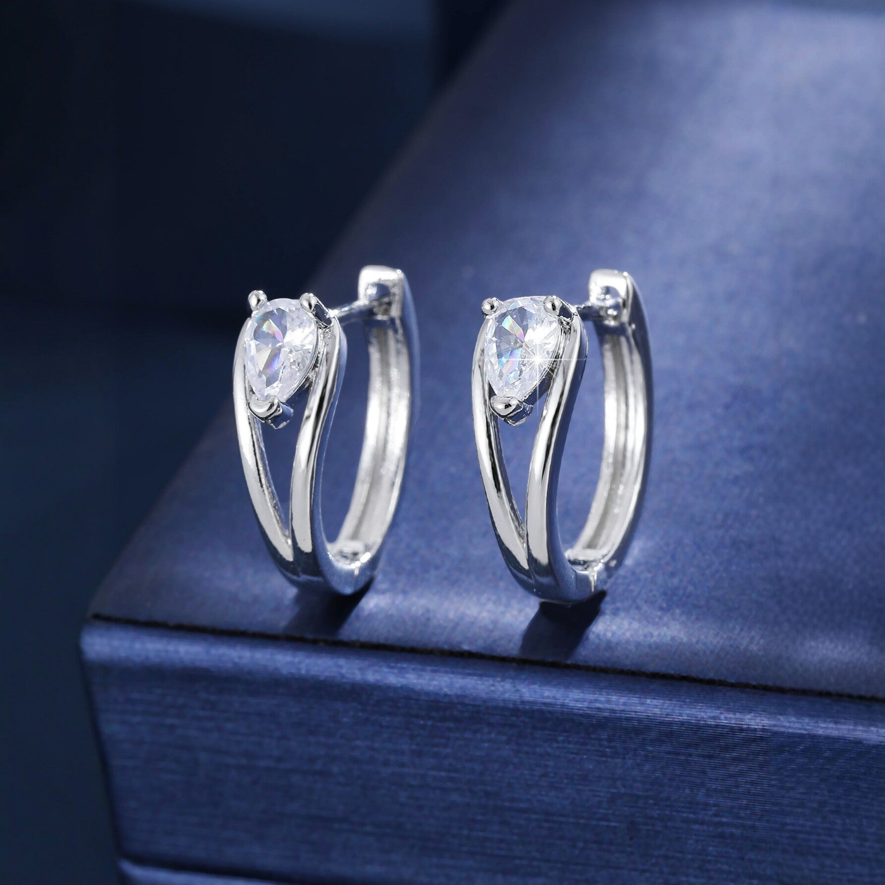 Simple And Stylish Water-drop Double-twist Ear Clips For Women