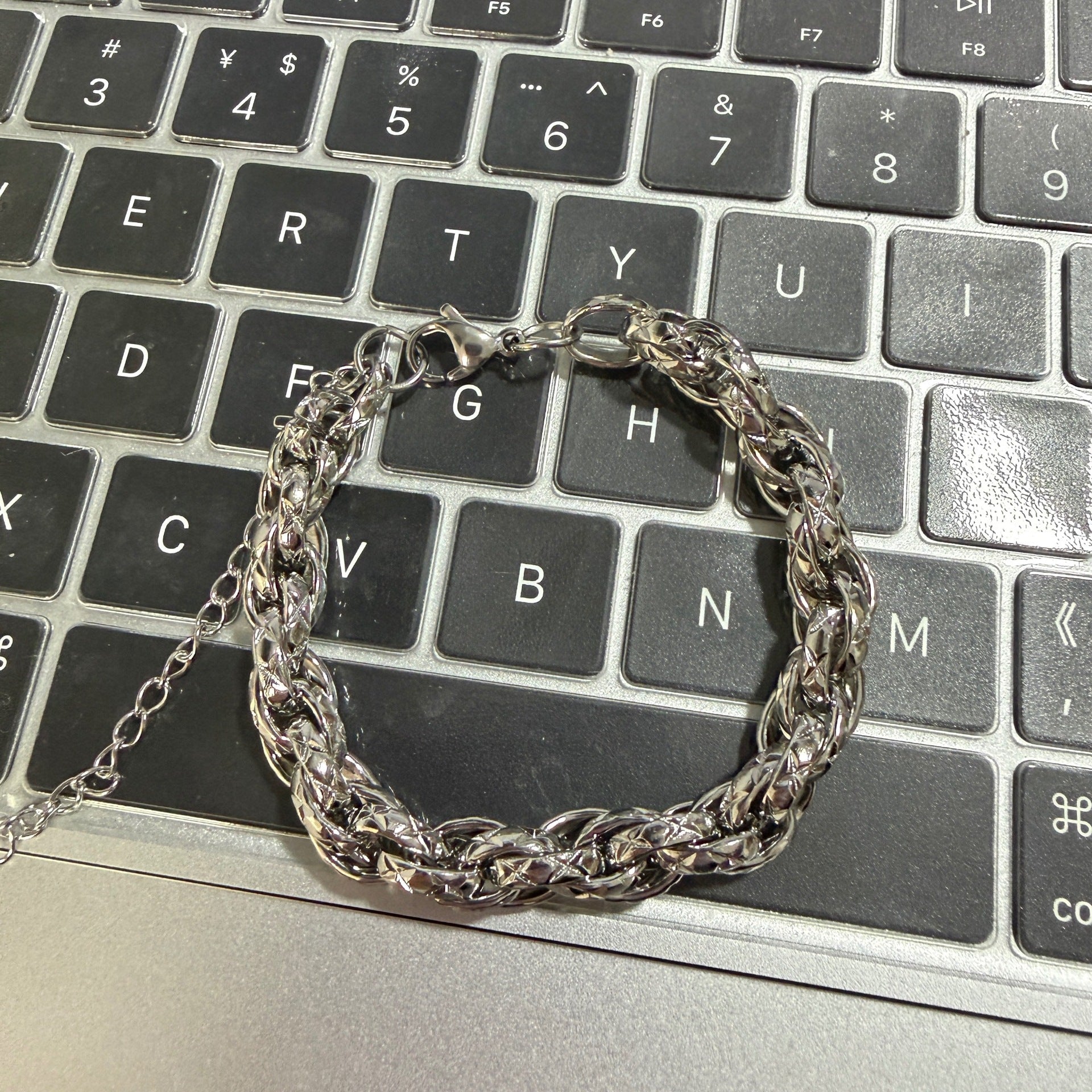 New Arrival European American Braided Twist Titanium Steel Bracelet For Men, Ins Popular Brand Premium Texture Hip Hop Niche Design Couple Matching Hand Jewelry