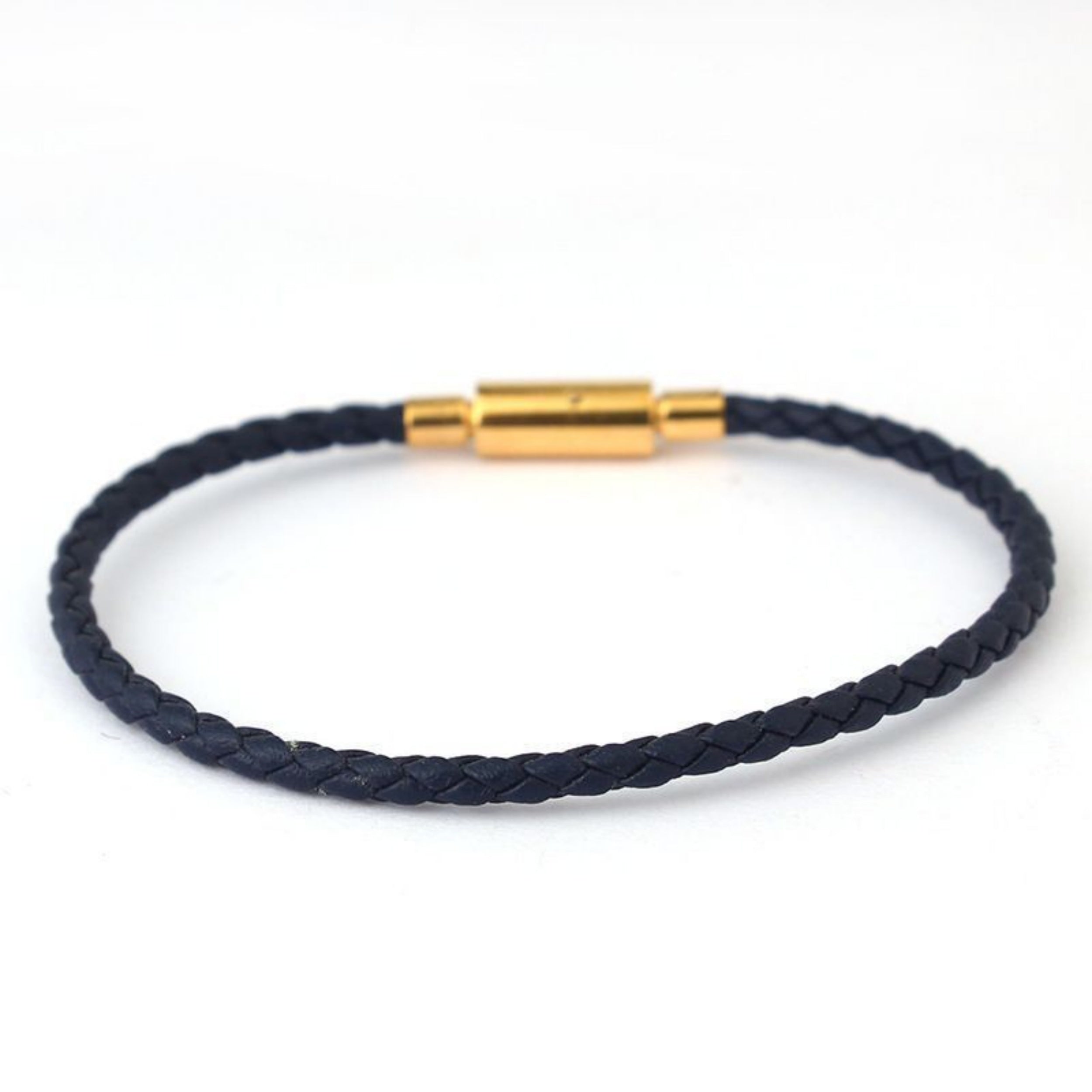 3.0mm Stainless Steel Leather Cord Bracelet With A Single Buckle And Wear-resistant Edging.
