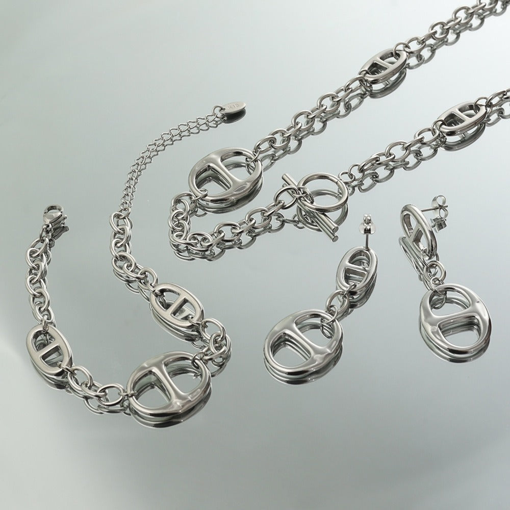 18K gold geometric-shaped necklace, bracelet, and earrings set.
