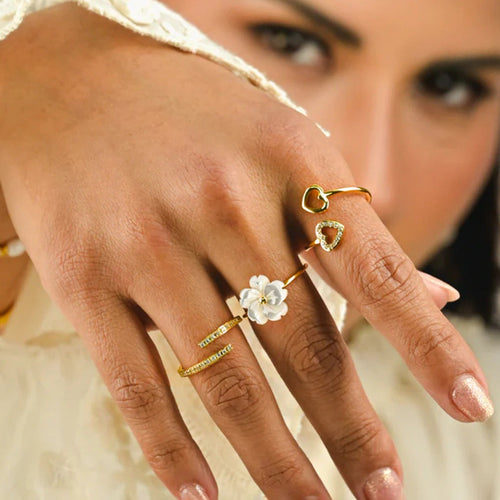 18K gold flower-shaped exquisite and noble ring
