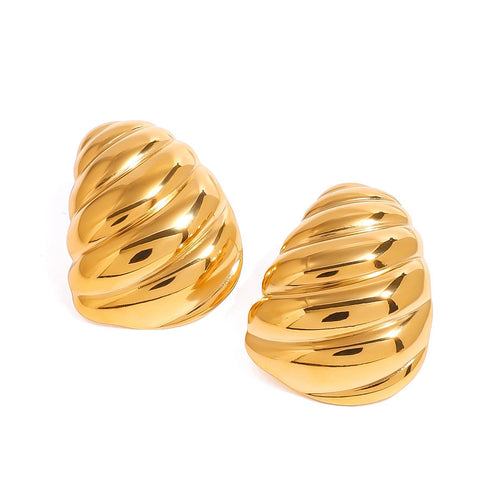 18k gold geometric shape with twill design fashionable and personalized earrings