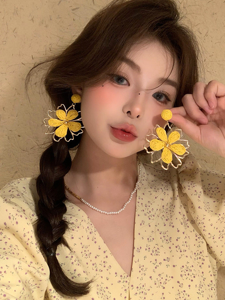 Boho Yellow Raffia Flower Drop Earrings For Women, Handmade Woven Raffia Flower Dangle Earrings, Summer Vacation Beach Jewelry Gift