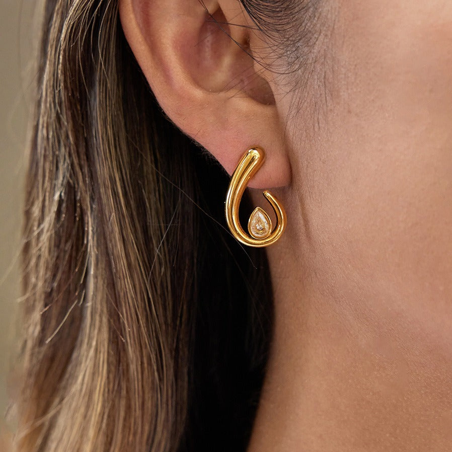 18K gold teardrop-shaped cubic zirconia stud earrings