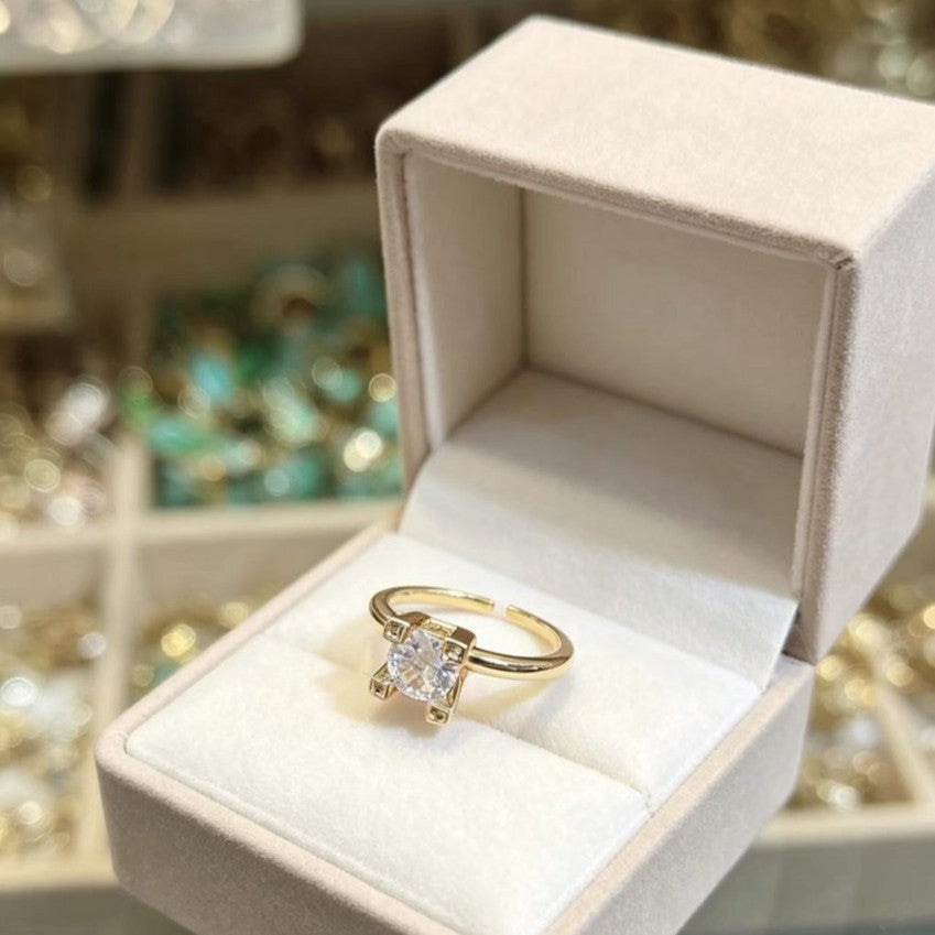 Golden Light-luxury Elegant Open-ring Design