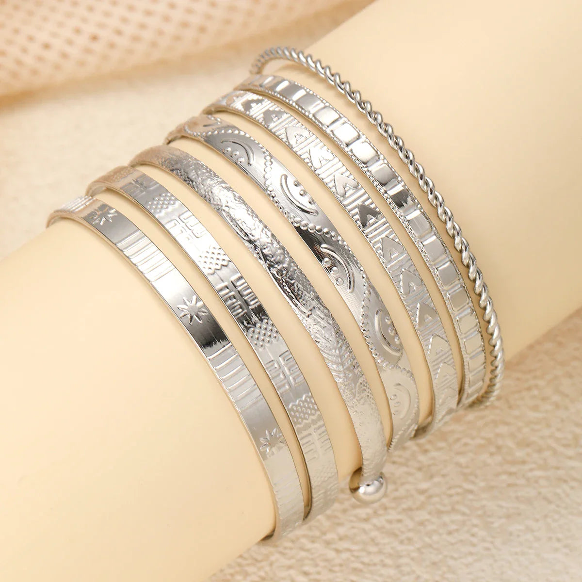 7Pcs/Set Vintage Elegant Rhombus Heart Twist Design Bangle Bracelet Gold Color Smooth Bracelets Set For Women Charm Jewelry Gift