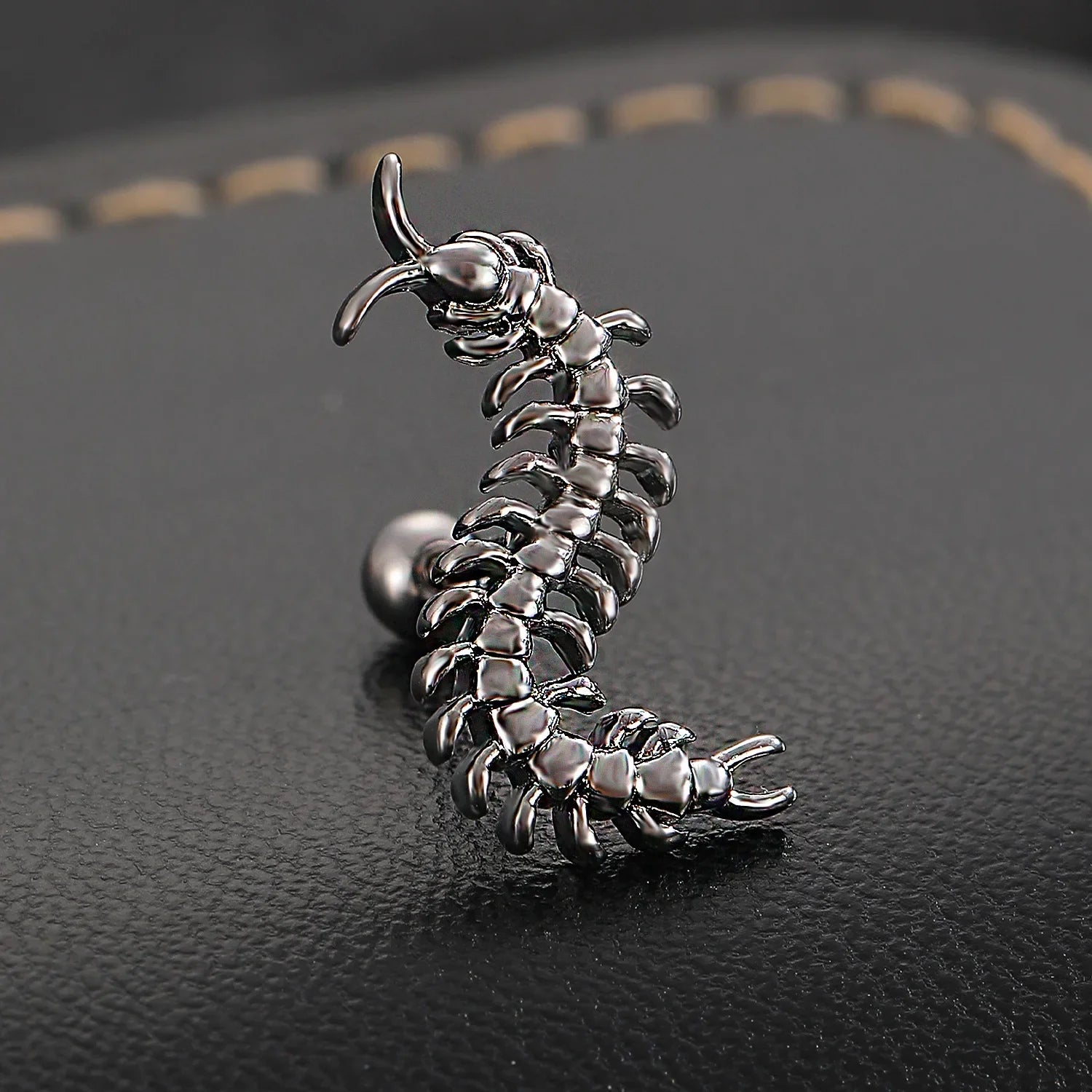 A Personalized Stainless Steel Centipede Earring, Trendy Men's and Women's Hip-hop Rock Avant-garde Jewelry Ear Studs