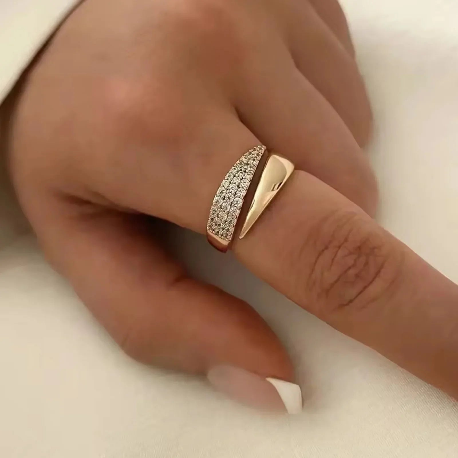 18 K Gold Plated Sun Rings for Women Natural Stone Inlaid in Hollow Metal Texture Ring Trendy Jewelry