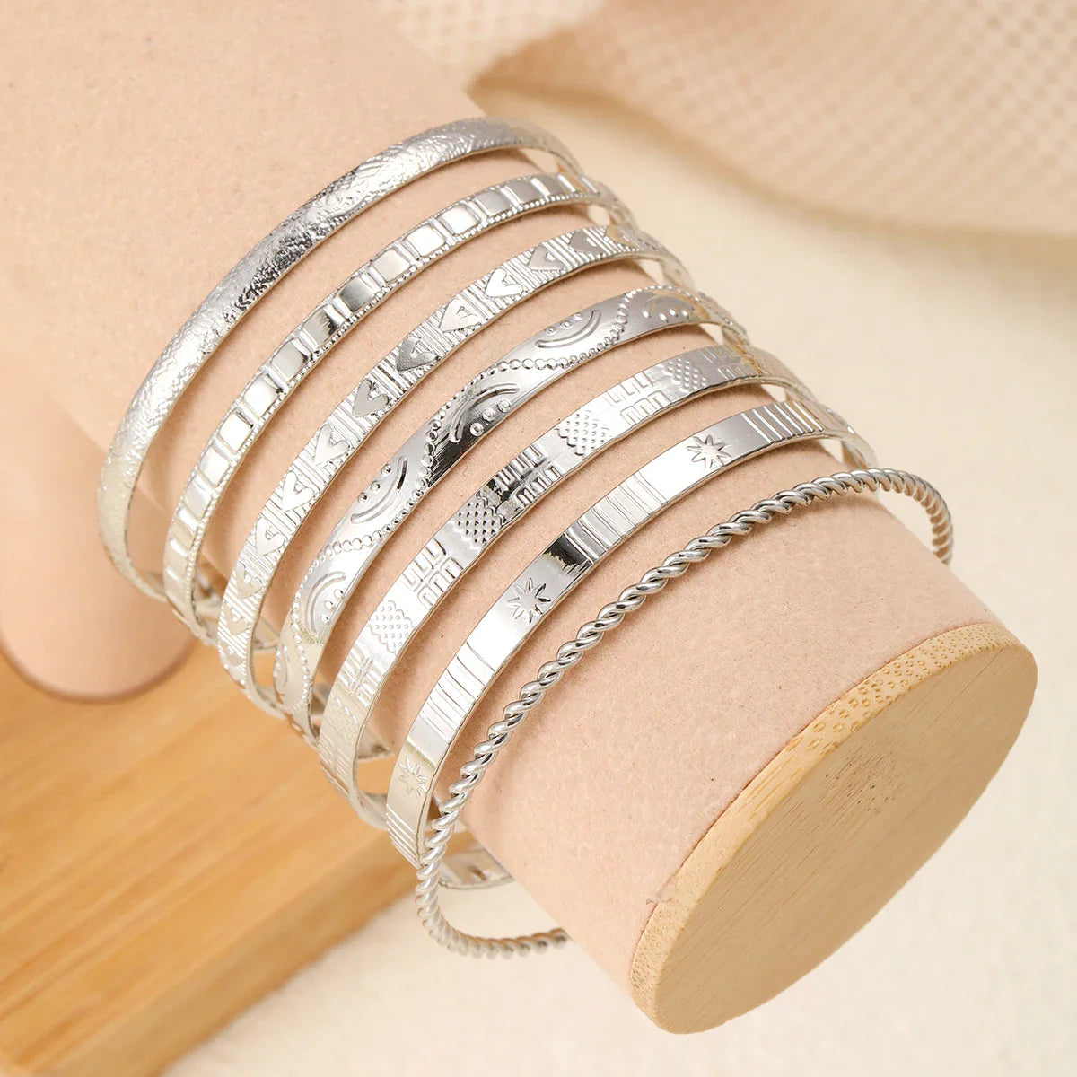 7Pcs/Set Vintage Elegant Rhombus Heart Twist Design Bangle Bracelet Gold Color Smooth Bracelets Set For Women Charm Jewelry Gift