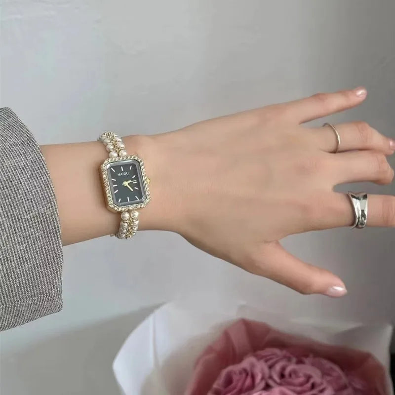 Luxury Women Bracelet Watch Fashion Small Square Dial Ladies Vintage Shell Pearls Chain Quartz Wristwatch Female Clock Wholesale
