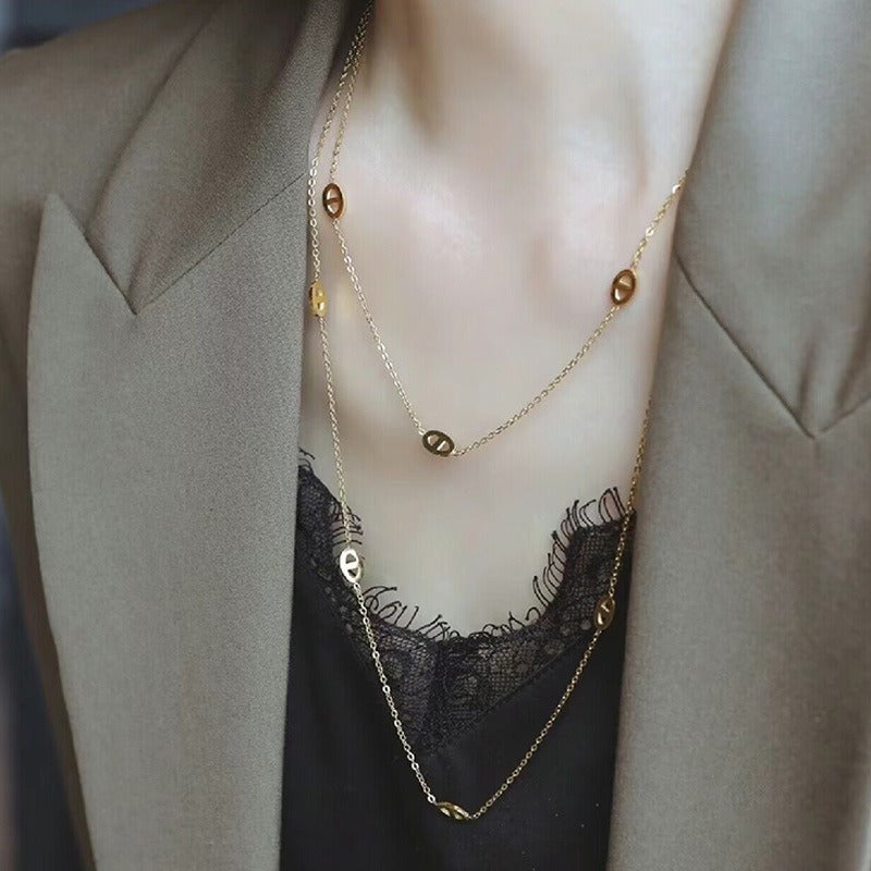 18K gold lightweight luxury pig nose necklace
