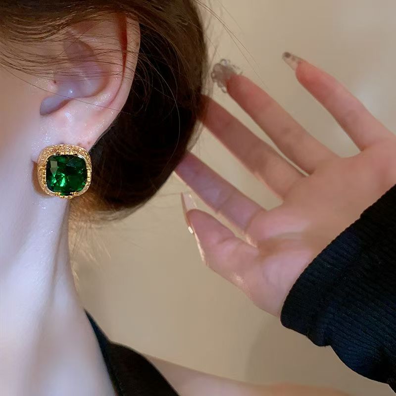 Silver Post Emerald Stud Earrings, Light Luxury Niche Unique Design, 2026 Hot Elegant Ear Jewelry